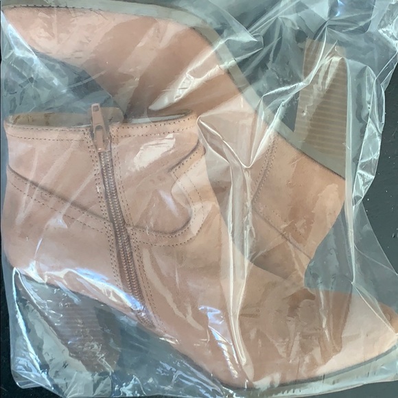 Heeled Bootie with zipper in tan/camel - Picture 2 of 5